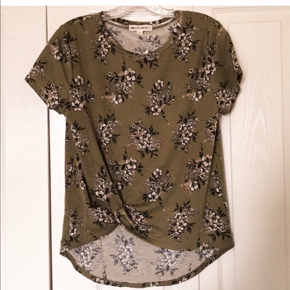 NEVER WORN Green Floral Tie Front Top